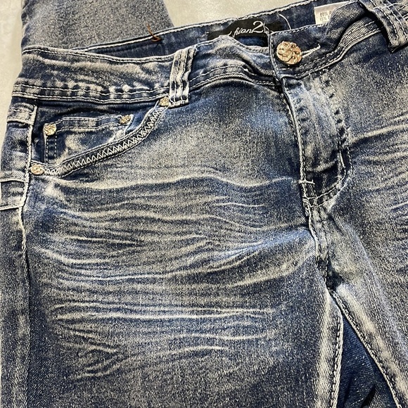 Fashion 2 Love Jeans - Picture 5 of 11